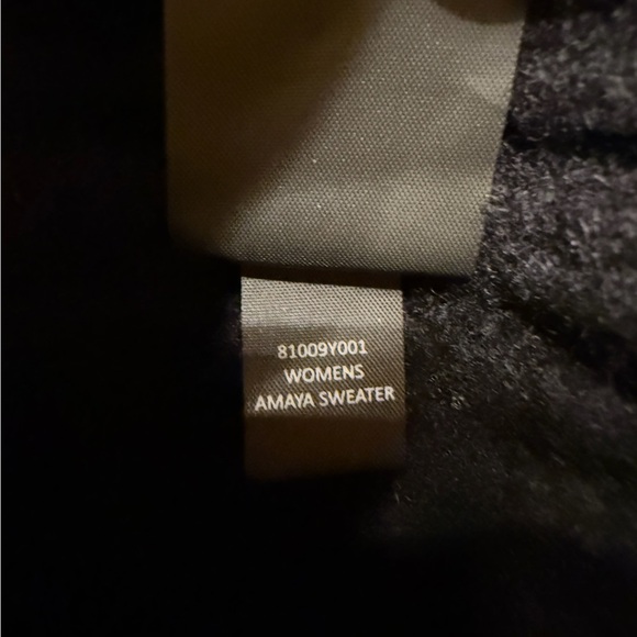 NILI LOTAN
Amaya Black Cashmere Sweater - Picture 6 of 8